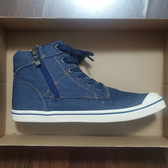 UGG Shoes for Kids - Picture 4 of 6